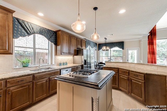 Listing photo id 15 for 18739 Castellani
