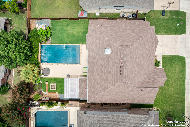 Listing photo id 0 for 18739 Castellani