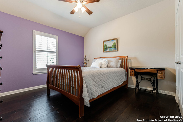 Listing photo id 25 for 18739 Castellani