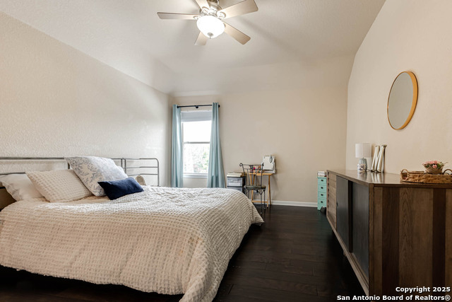 Listing photo id 26 for 18739 Castellani