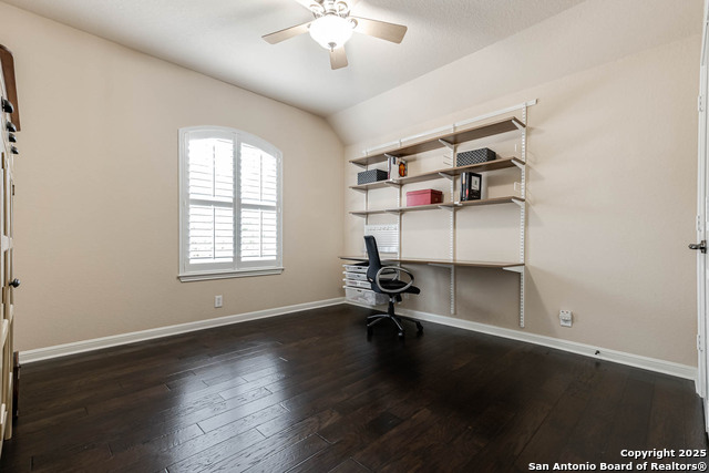 Listing photo id 28 for 18739 Castellani