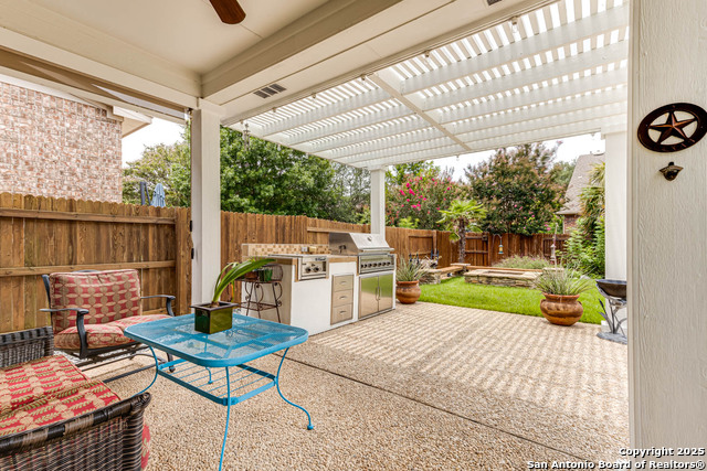 Listing photo id 32 for 18739 Castellani