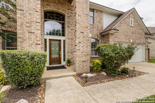Listing photo id 2 for 18739 Castellani
