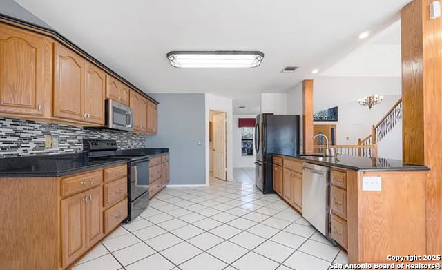 Image 6 of 13 For 415 Oak Village