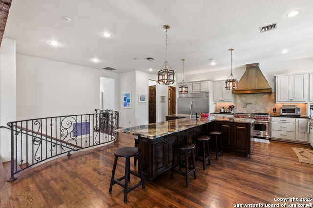 Listing photo id 11 for 311 Elizabeth