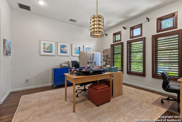 Listing photo id 15 for 311 Elizabeth