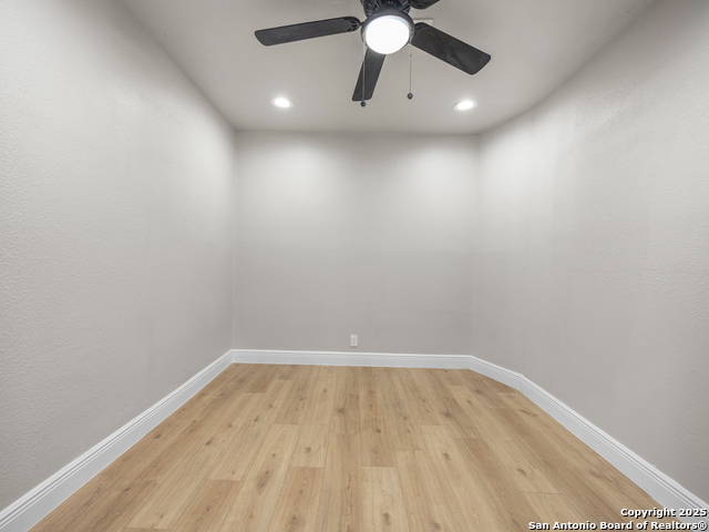 Image 21 of 25 For 4905 Tiffany Ln