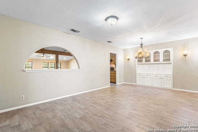 Listing photo id 10 for 6674 Pembroke Rd