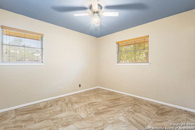 Listing photo id 12 for 6674 Pembroke Rd