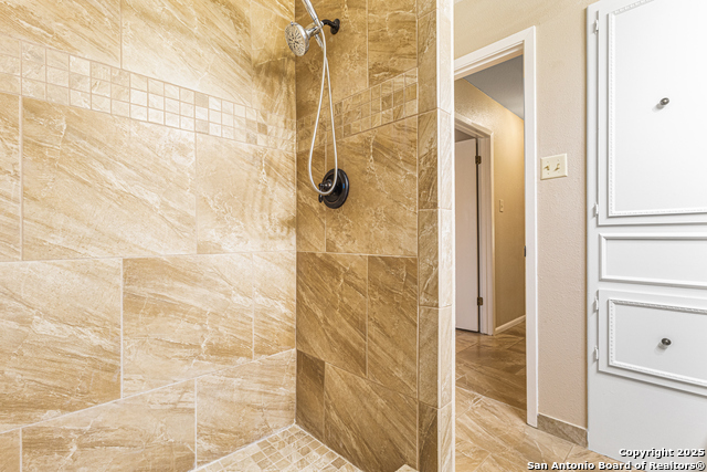 Listing photo id 14 for 6674 Pembroke Rd