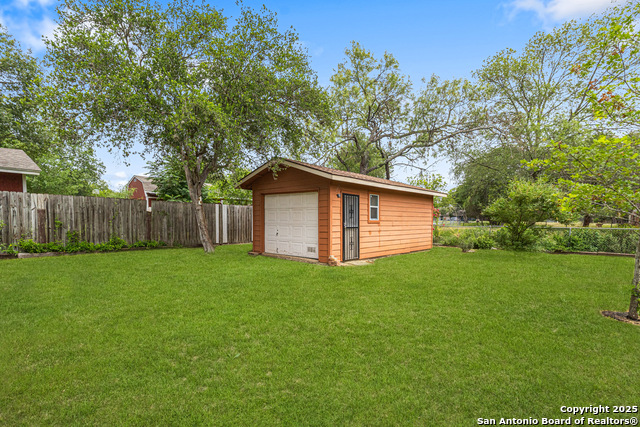 Listing photo id 22 for 6674 Pembroke Rd