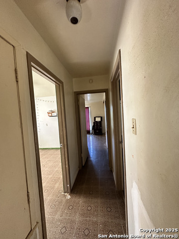 Image 11 of 28 For 5911 Thornwood