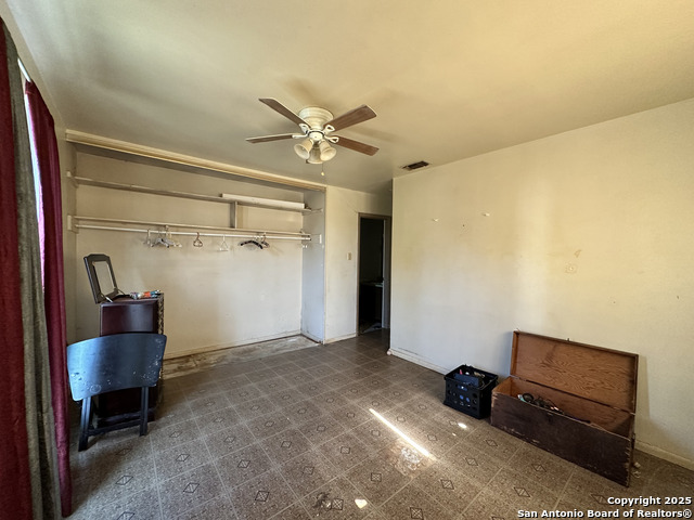 Image 13 of 28 For 5911 Thornwood
