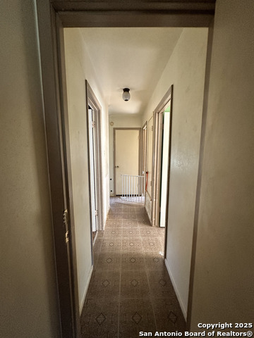 Image 15 of 28 For 5911 Thornwood