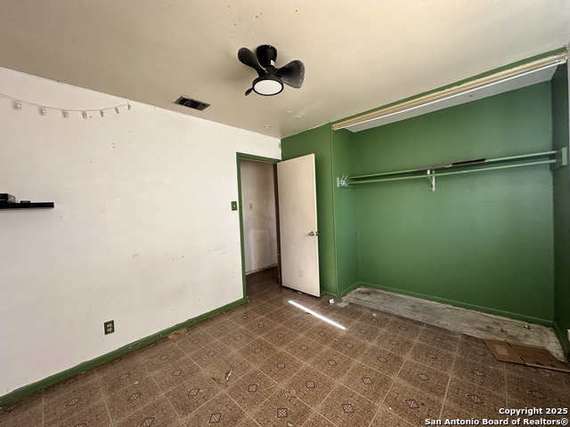 Image 19 of 28 For 5911 Thornwood