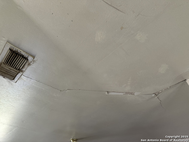 Image 23 of 28 For 5911 Thornwood