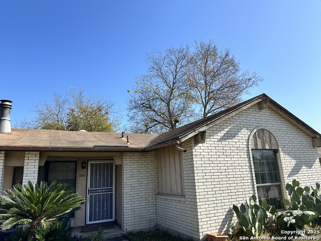 Image 3 of 28 For 5911 Thornwood