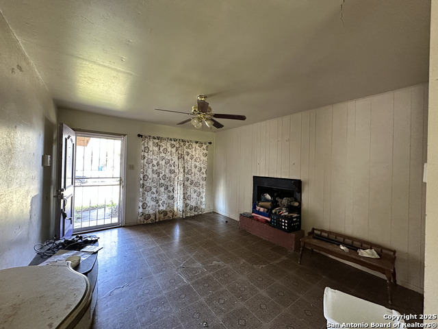Image 5 of 28 For 5911 Thornwood