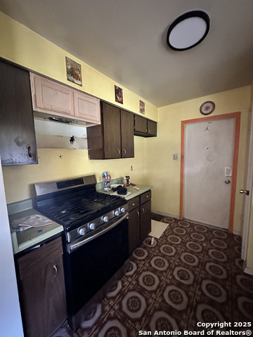 Image 7 of 28 For 5911 Thornwood
