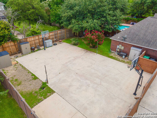 Listing photo id 22 for 26304 Tiffnilee
