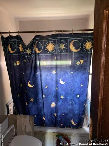 Listing photo id 12 for 3210 Mccrarey Dr