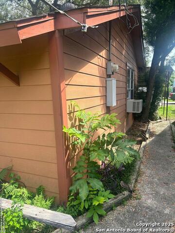 Listing photo id 16 for 3210 Mccrarey Dr