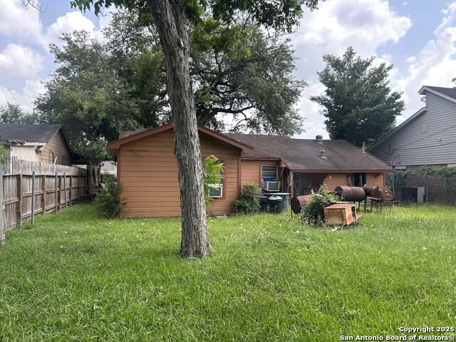 Listing photo id 1 for 3210 Mccrarey Dr