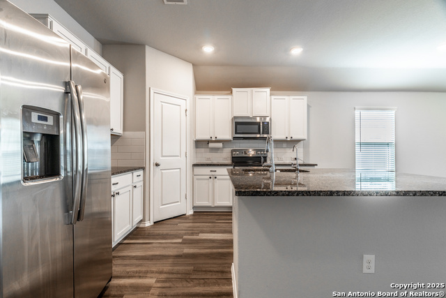 Listing photo id 13 for 2931 Daisy Meadow