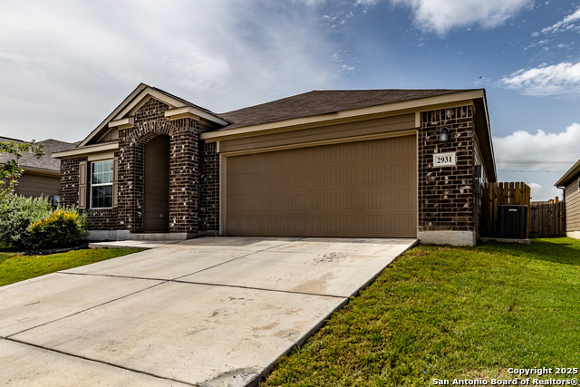 Listing photo id 0 for 2931 Daisy Meadow