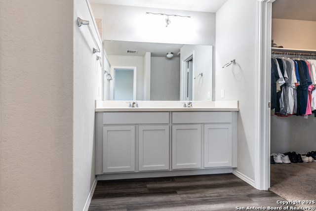 Listing photo id 18 for 2931 Daisy Meadow