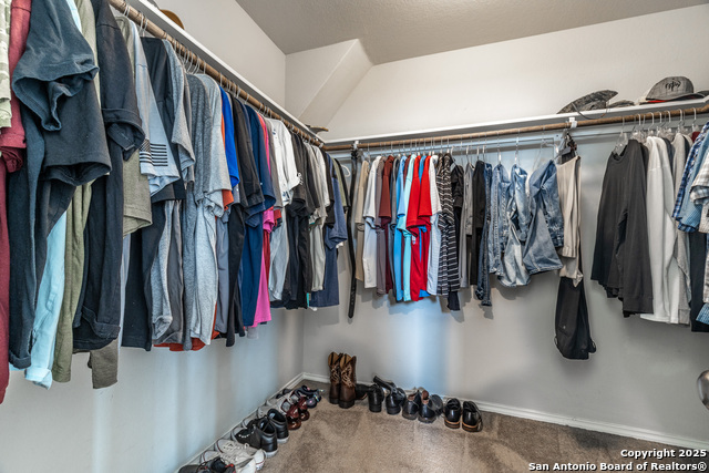 Listing photo id 21 for 2931 Daisy Meadow