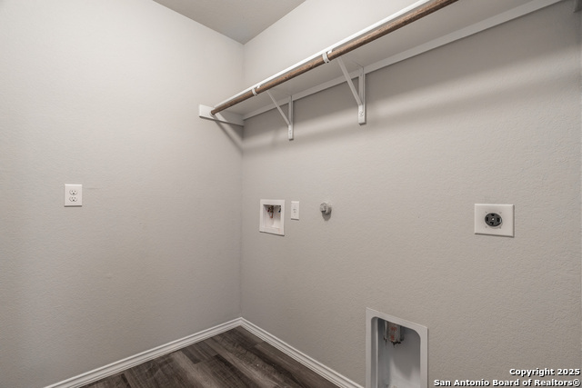 Listing photo id 23 for 2931 Daisy Meadow