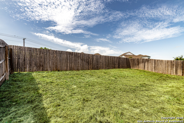Listing photo id 29 for 2931 Daisy Meadow