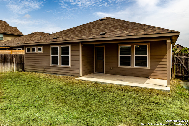 Listing photo id 30 for 2931 Daisy Meadow
