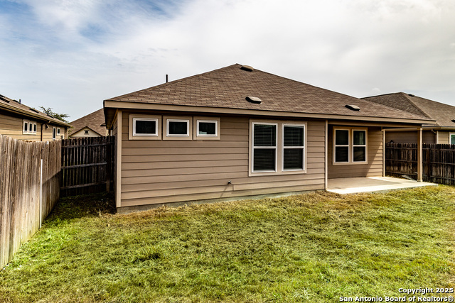 Listing photo id 32 for 2931 Daisy Meadow
