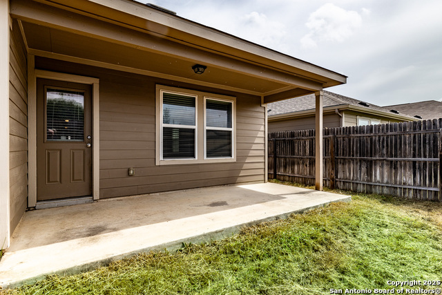 Listing photo id 34 for 2931 Daisy Meadow