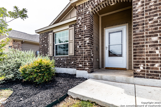 Listing photo id 35 for 2931 Daisy Meadow