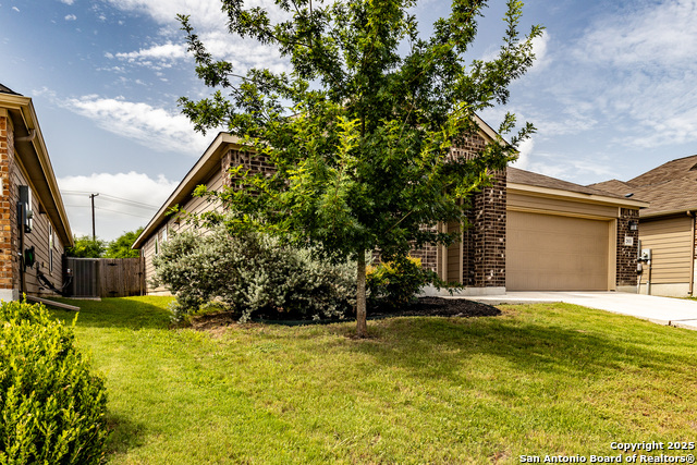 Listing photo id 36 for 2931 Daisy Meadow