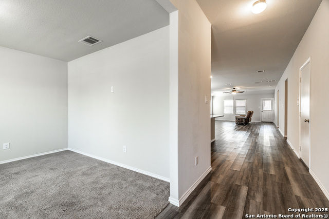 Listing photo id 2 for 2931 Daisy Meadow