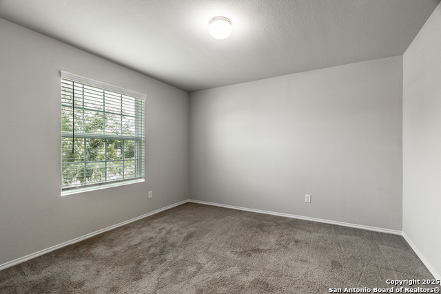 Listing photo id 3 for 2931 Daisy Meadow