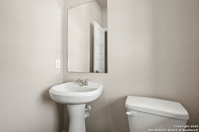 Listing photo id 9 for 1209 Marvin Grove