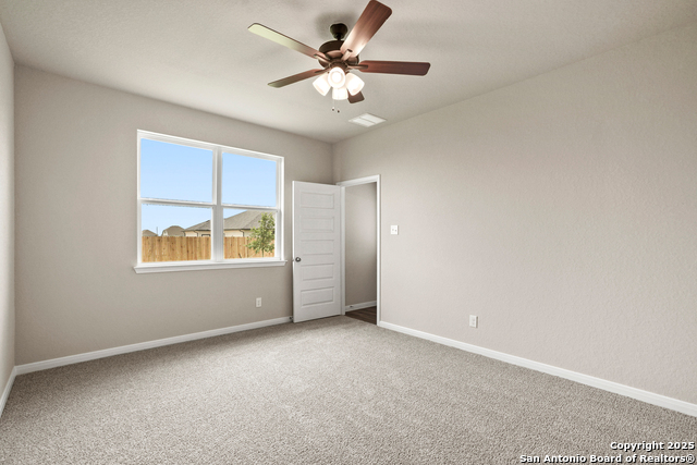 Listing photo id 12 for 1209 Marvin Grove