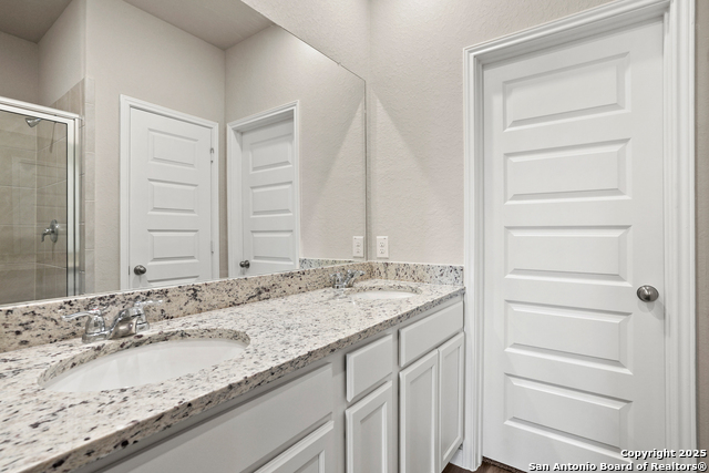 Listing photo id 14 for 1209 Marvin Grove