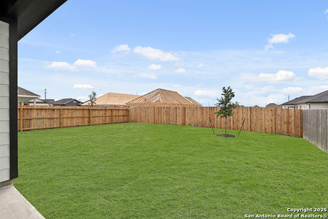 Listing photo id 23 for 1209 Marvin Grove