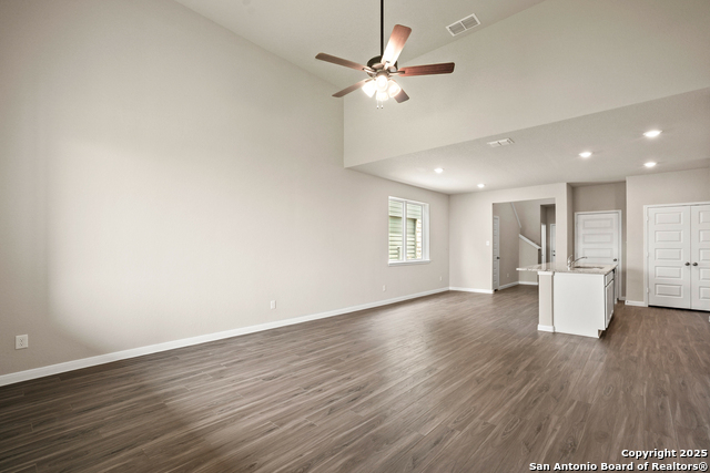 Listing photo id 3 for 1209 Marvin Grove