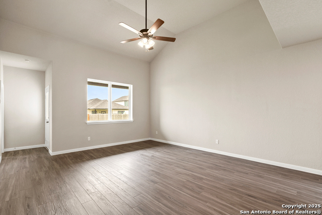Listing photo id 4 for 1209 Marvin Grove