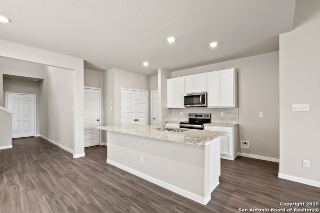 Listing photo id 6 for 1209 Marvin Grove