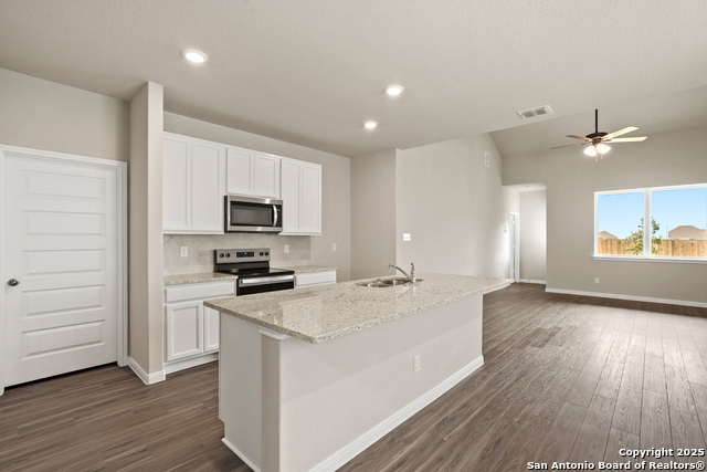 Listing photo id 7 for 1209 Marvin Grove