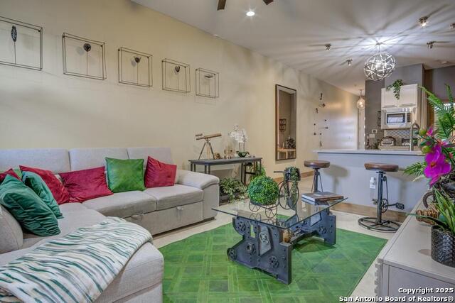 Image 13 of 30 For #203 1542 N. Alamo St