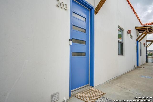 Image 4 of 30 For #203 1542 N. Alamo St